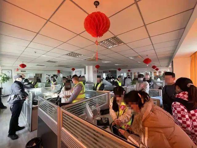 票」为伪装的诈骗犯罪团伙，成功抓获各类人员30余名，涉案流水近1亿元。