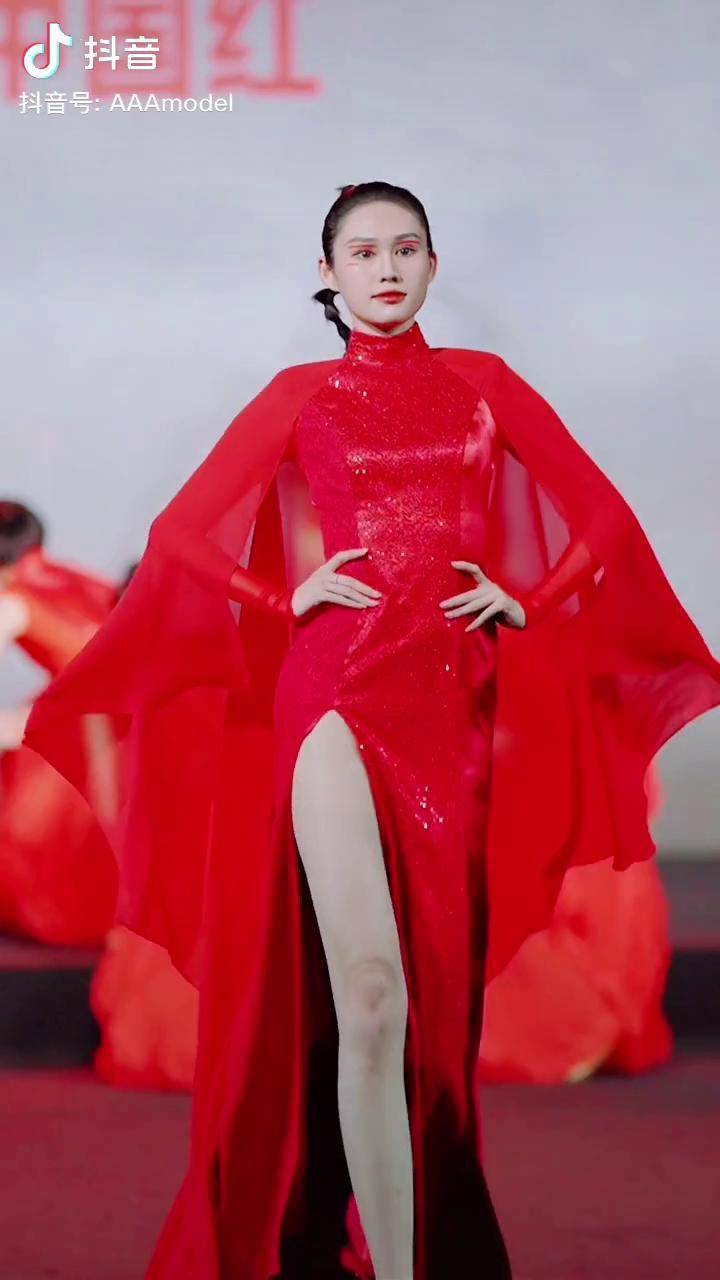 最美中国红秀场直击t台走秀女神秀出新国风民族风时尚