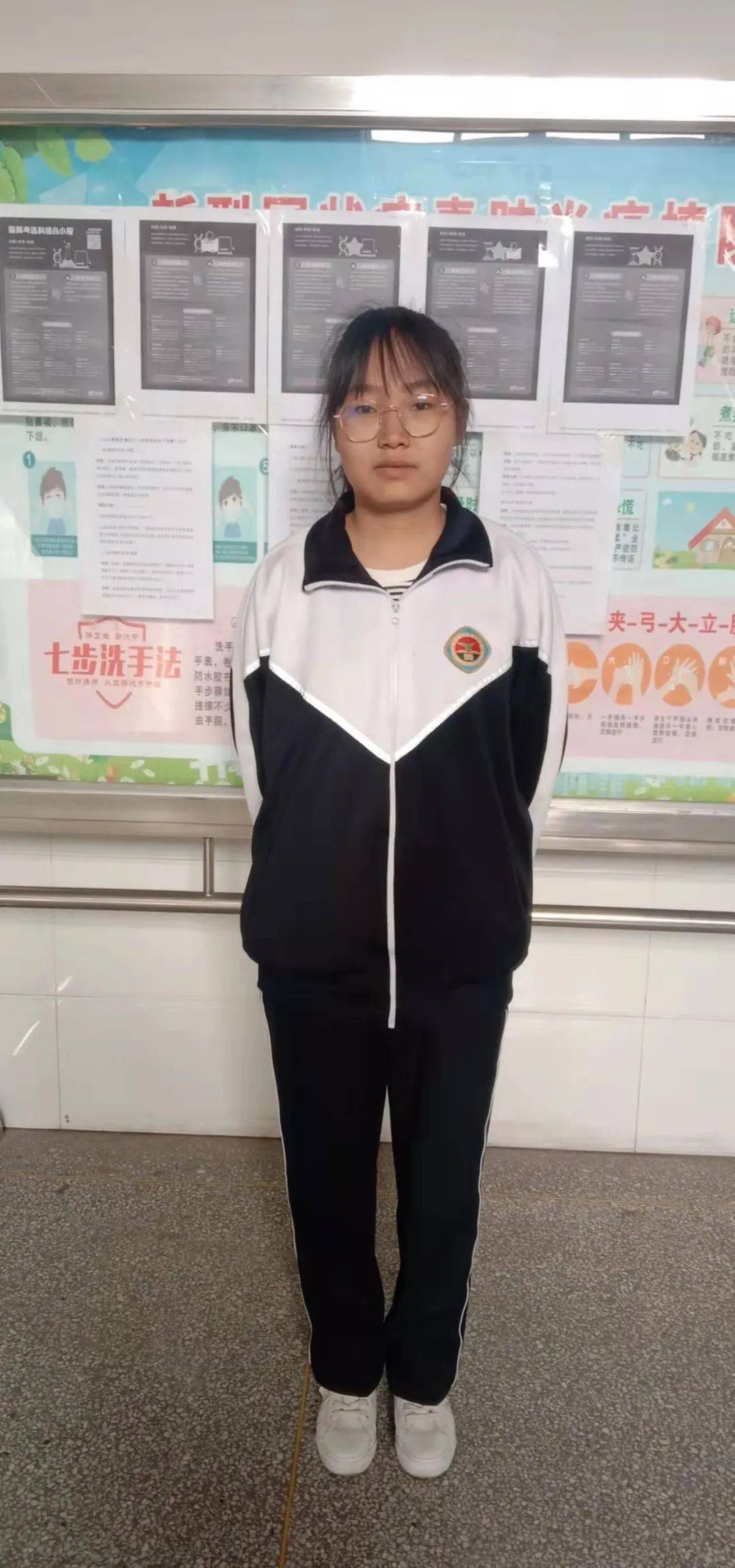 指 导 教 师袁双保,甘肃省环县第二中学教师,学校高中部语文学科组