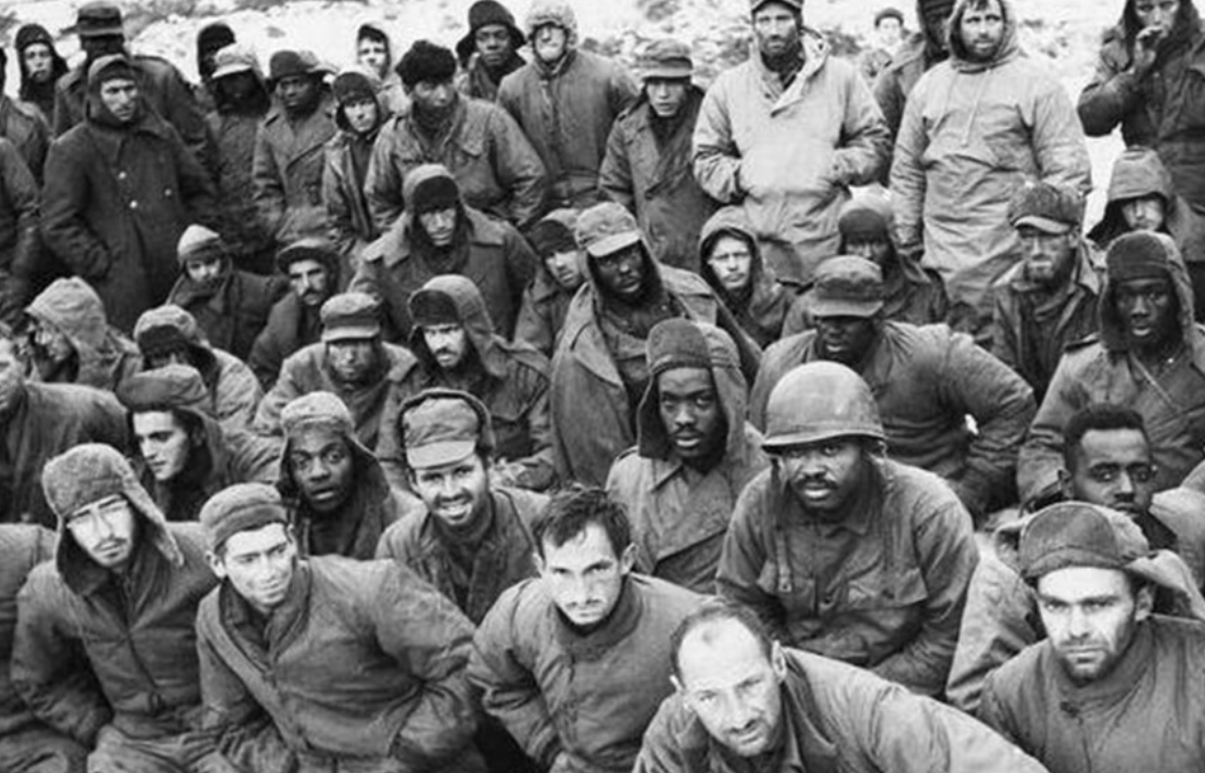 美军排长受伤被俘志愿军精心医治俘虏却夺过枪袭击医护人员