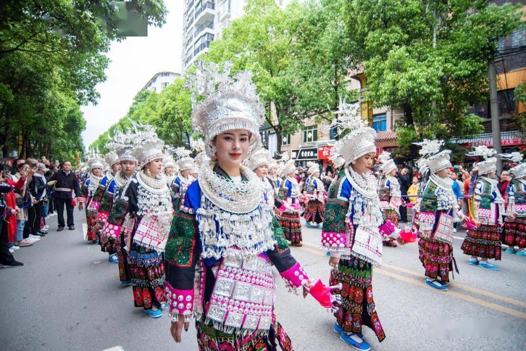 戳进来往年台江苗族姊妹节美图来了