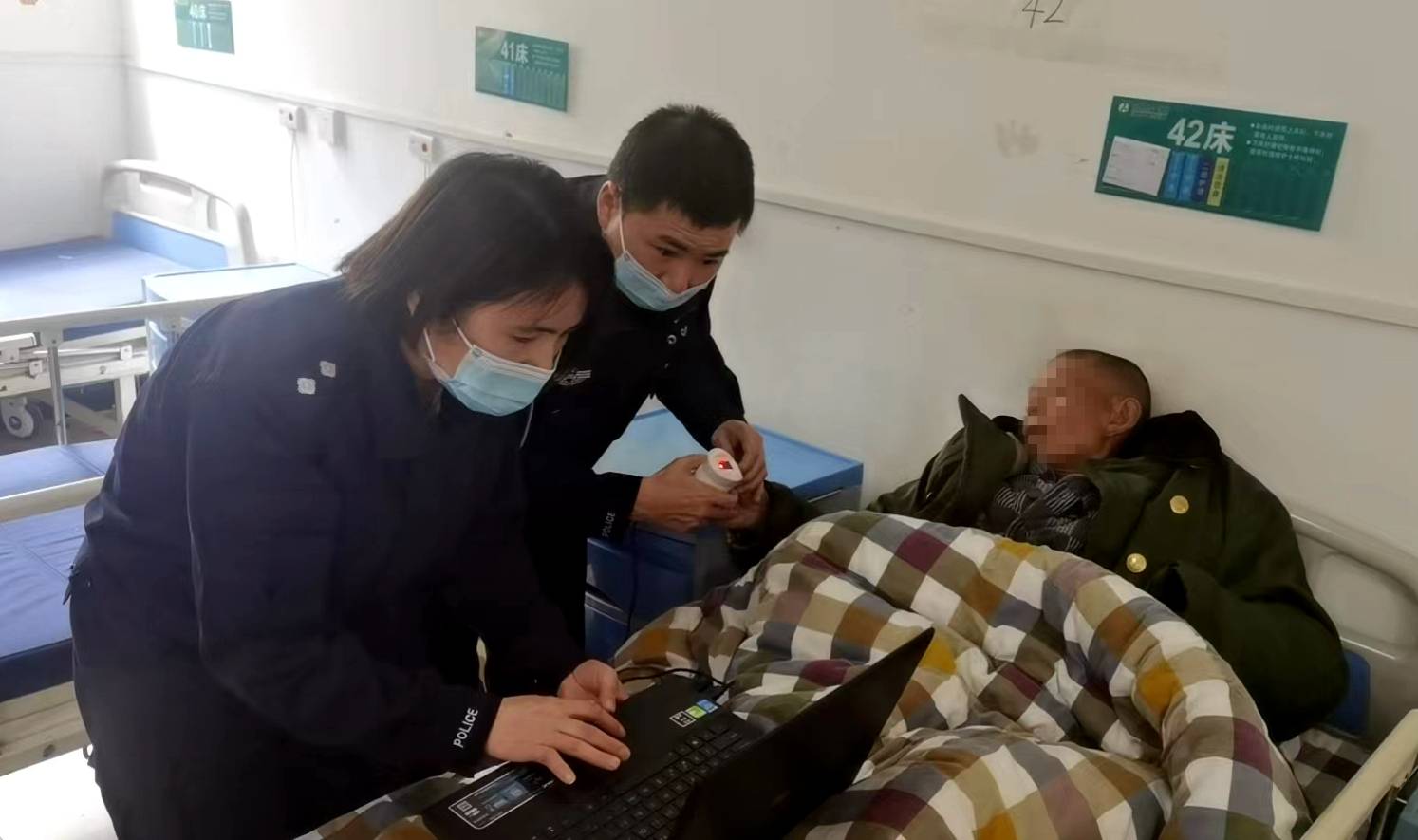 是凤仪街道田生社区五保户,近日因生病到中医院住院治疗,却因户口本和