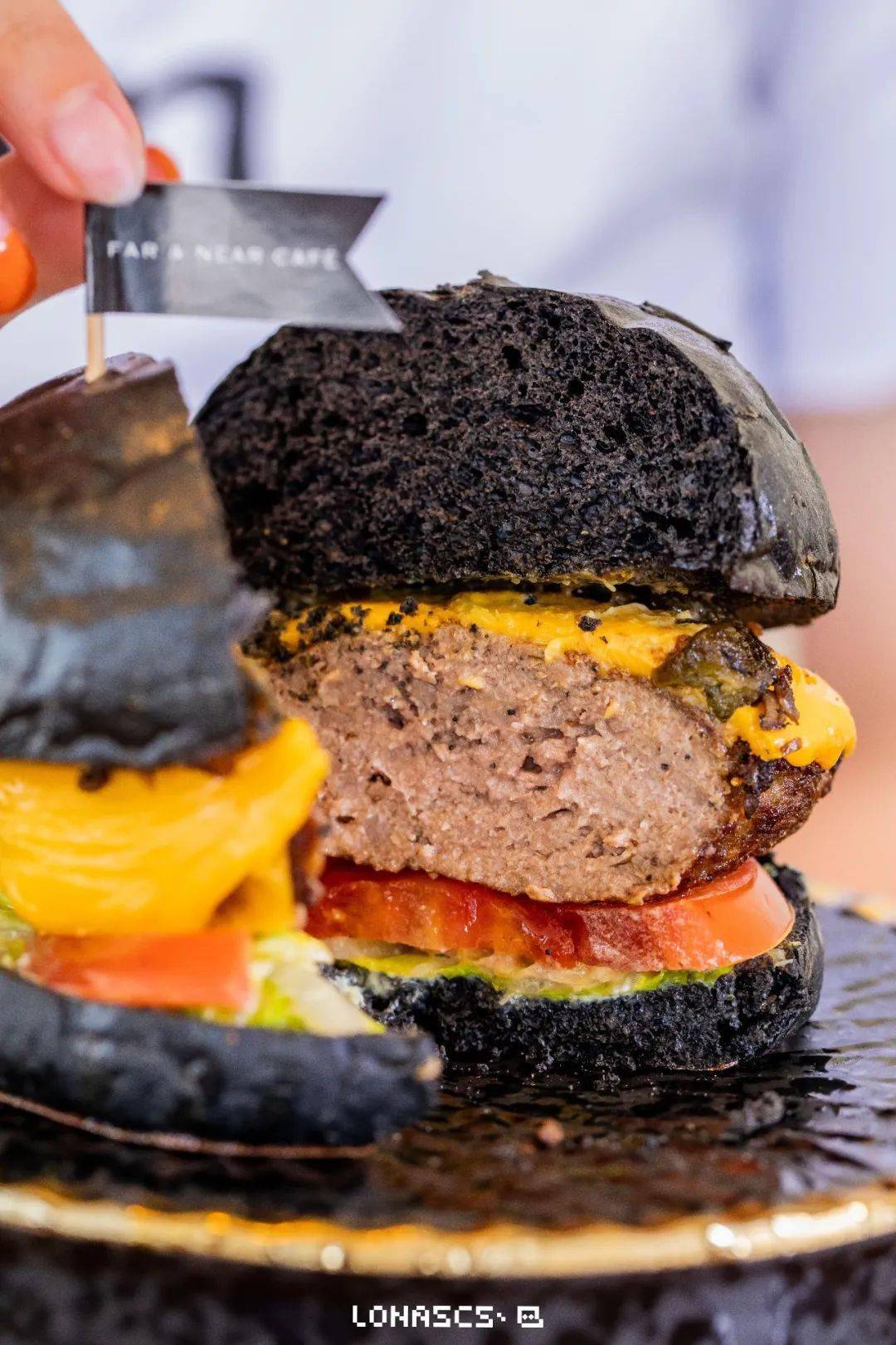 「和牛芝士汉堡」hamburger「远近咖啡」精选澳洲和牛m3肉眼来制成