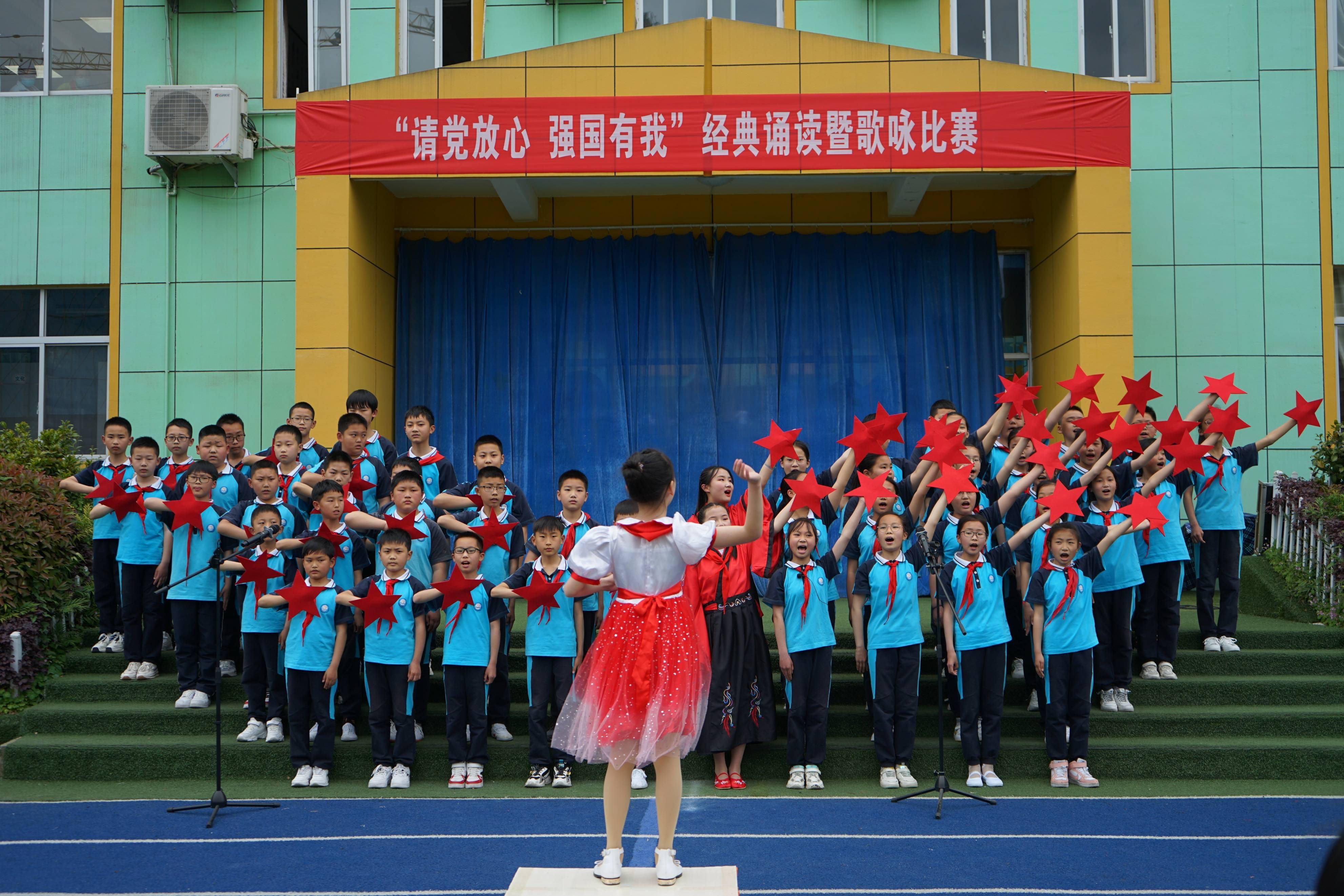 平利县城关小学诵读演唱促双减馥郁书香浸童年