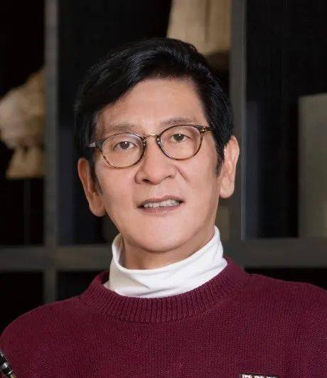 身家亿万的收藏家马跃打球30年从没立过flag