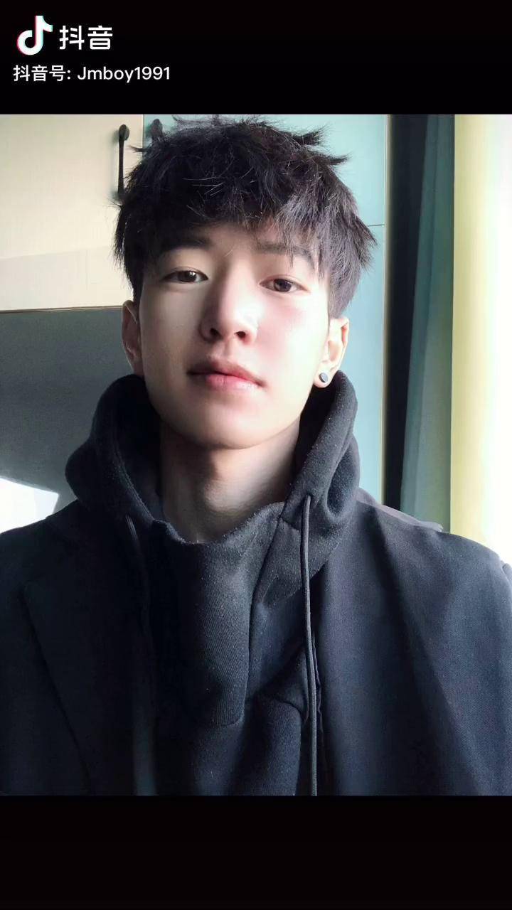 来自31岁的少年感她说我是帅气男孩苹果原相机少年感