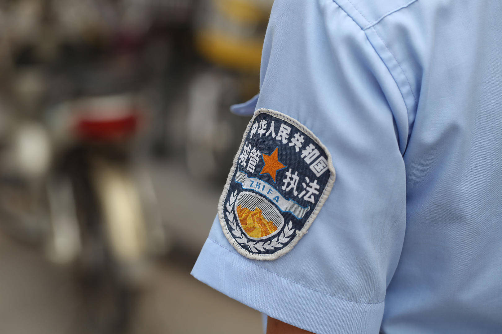 看法丨湖北一街道协管员遭刺伤身亡城管小贩冲突何解专家外包并非问题