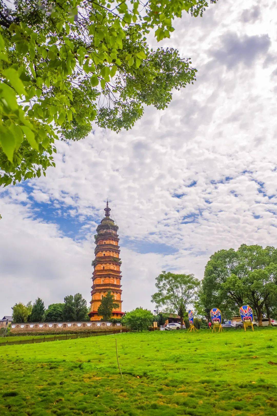 浮梁县两座宝塔历史悠久一座立于城区另一座藏于深山你知道吗