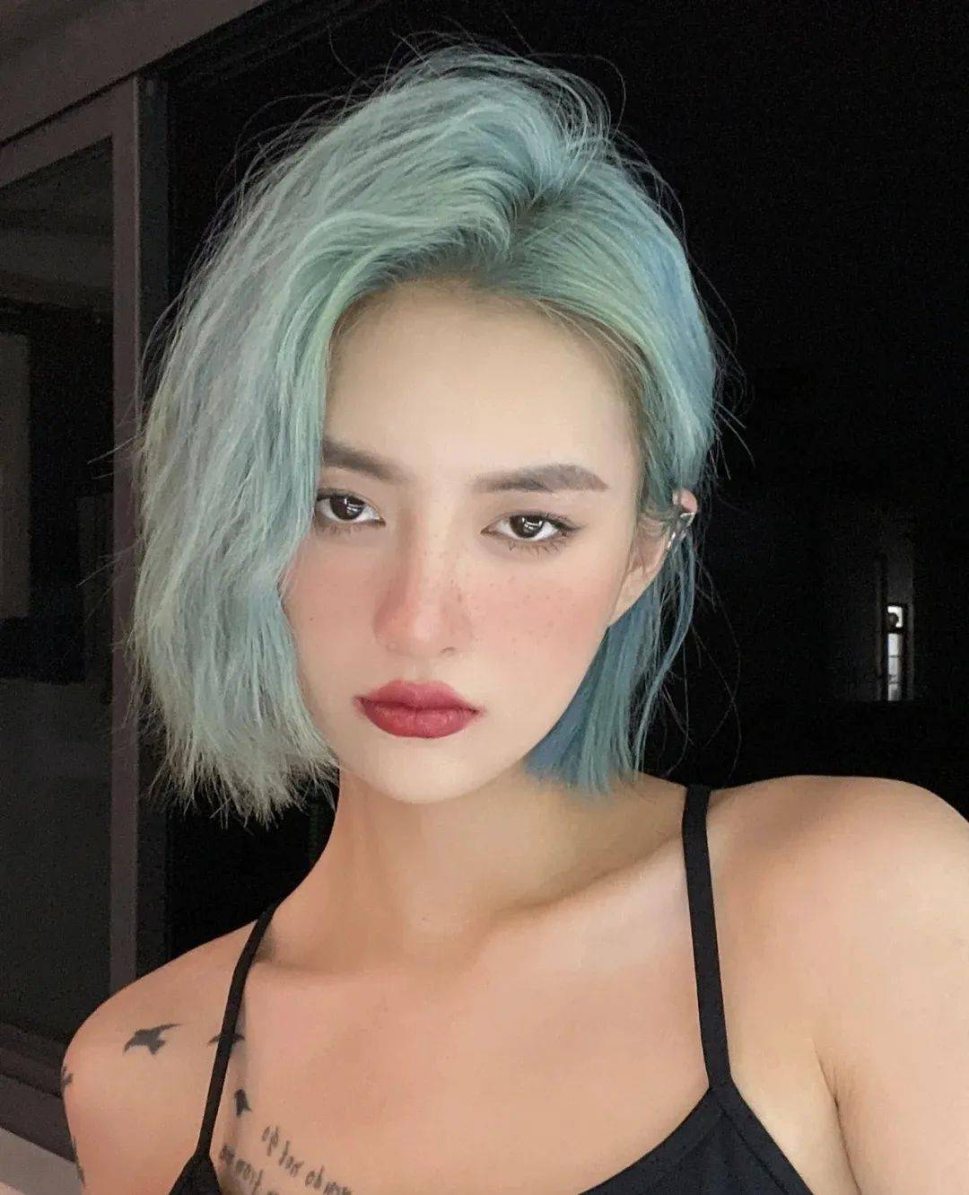 婉婉设计:君君图片来自小红书,如有侵权请联系删除"特战"李一桐短发