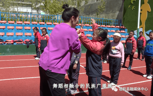 德钦县第一小学:让民族团结在校园生根,开花,结果(视频)_进步_史农