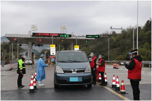 萍乡报道防疫进行时披甲齐抗疫最暖志愿红