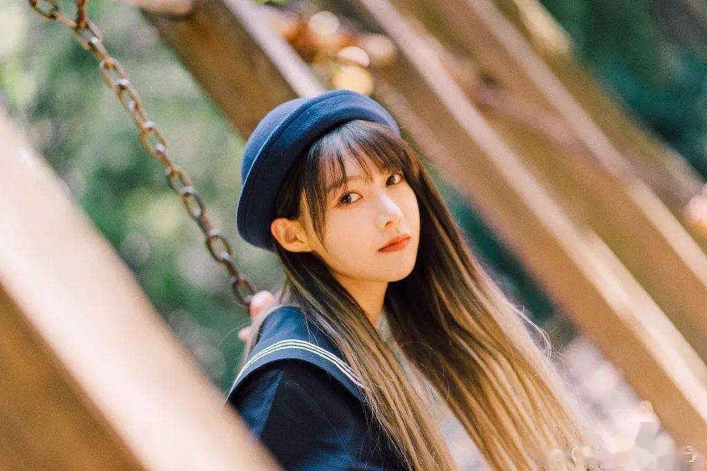 少女与制服 从来都是绝配!_写真_微风_草地