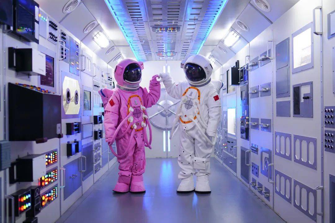 九号宇宙为湖北首家沉浸式航天科普研学基地,馆内建有月球基地,火星