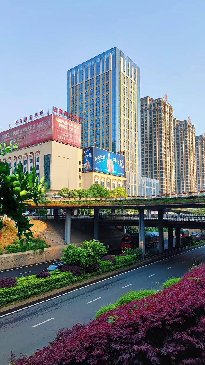 这里是湖南衡阳华新立交桥,每隔一段时间我都要去立交二层拍几张照片