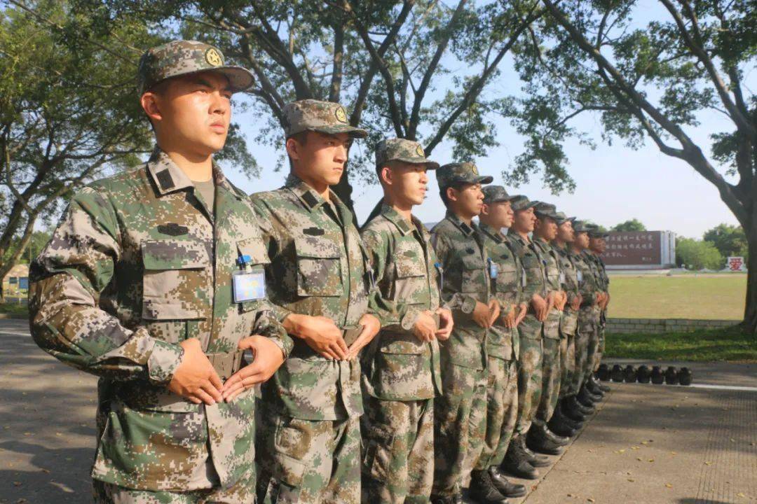 黄旭华院士点赞的"准博士"新兵,后续来了_黄弘_训练基地_军营