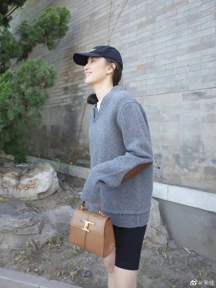 宋佳的手提包和爱马仕kelly有什么区别?_包袋_包包_handle