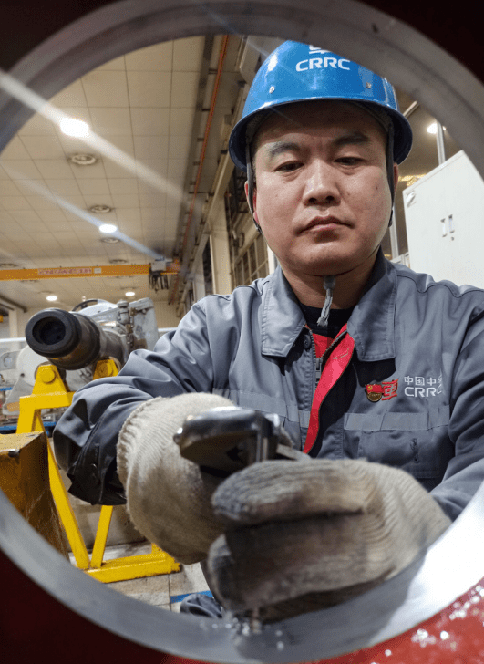 《民生周刊》记者 于海军宁允展:咫尺匠心 诠释极致戳链接689