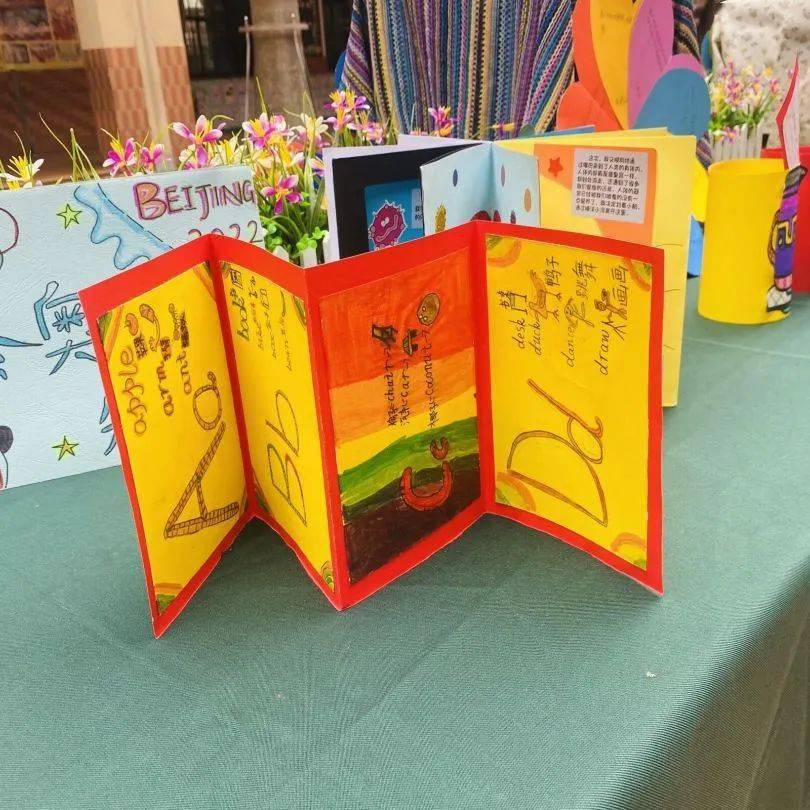新三鑫高品质八方揽翠趣味编书吐芬芳读书节系列活动之二年级自编书