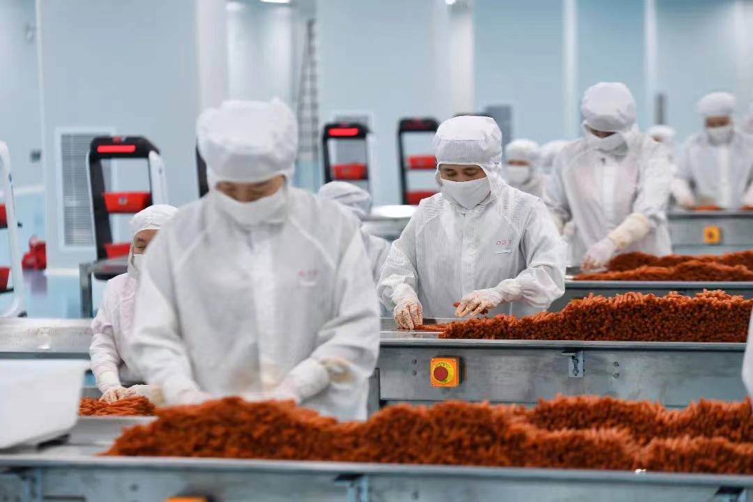 给上海大学生捐辣条,麻辣王子刚宣布涨价就火出圈_卫龙_食品_企业