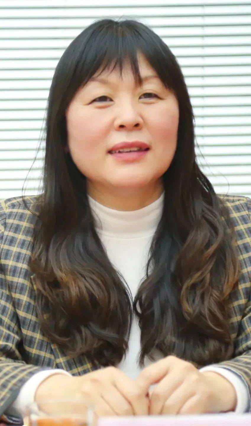 镇代表董红霞作为一名新代表,我觉得自己最需要的就是学习,今后要积极