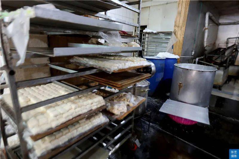 建水古城烤豆腐:六代传承人的豆腐作坊,上过《舌尖上的中国》_板井