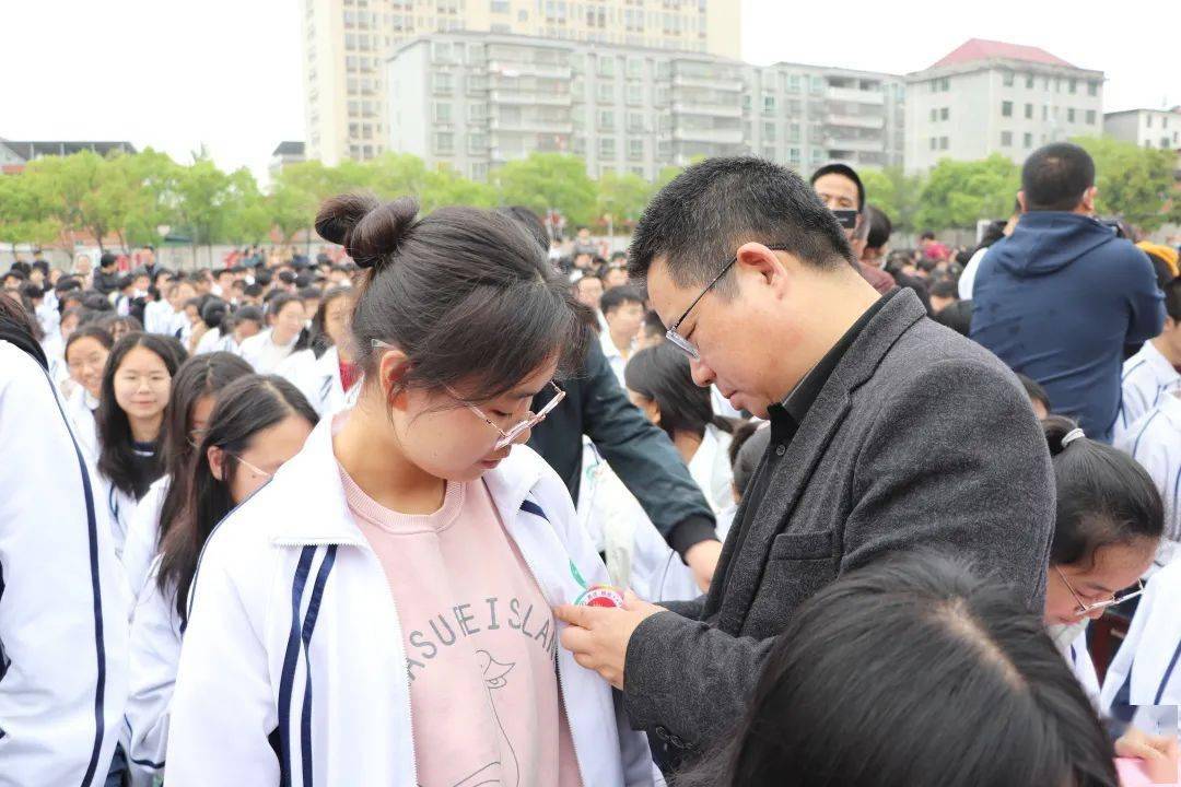 铭记成长历程奋战青春梦想兴国平川中学举行2022届高三学生成人礼暨