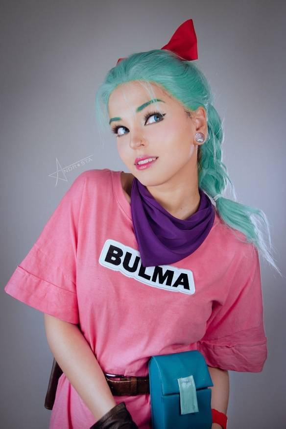 波兰美女cos七龙珠人造人18号金发蓝眼超冷艳