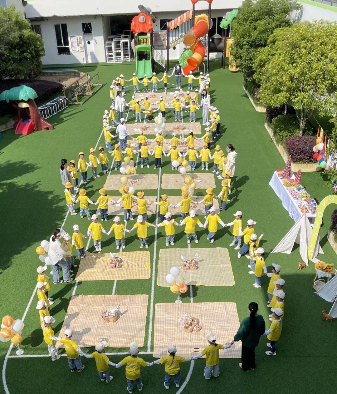 活动】"一起野餐吧·不负美好时光"小班段春游活动_美食_幼儿园_仪式