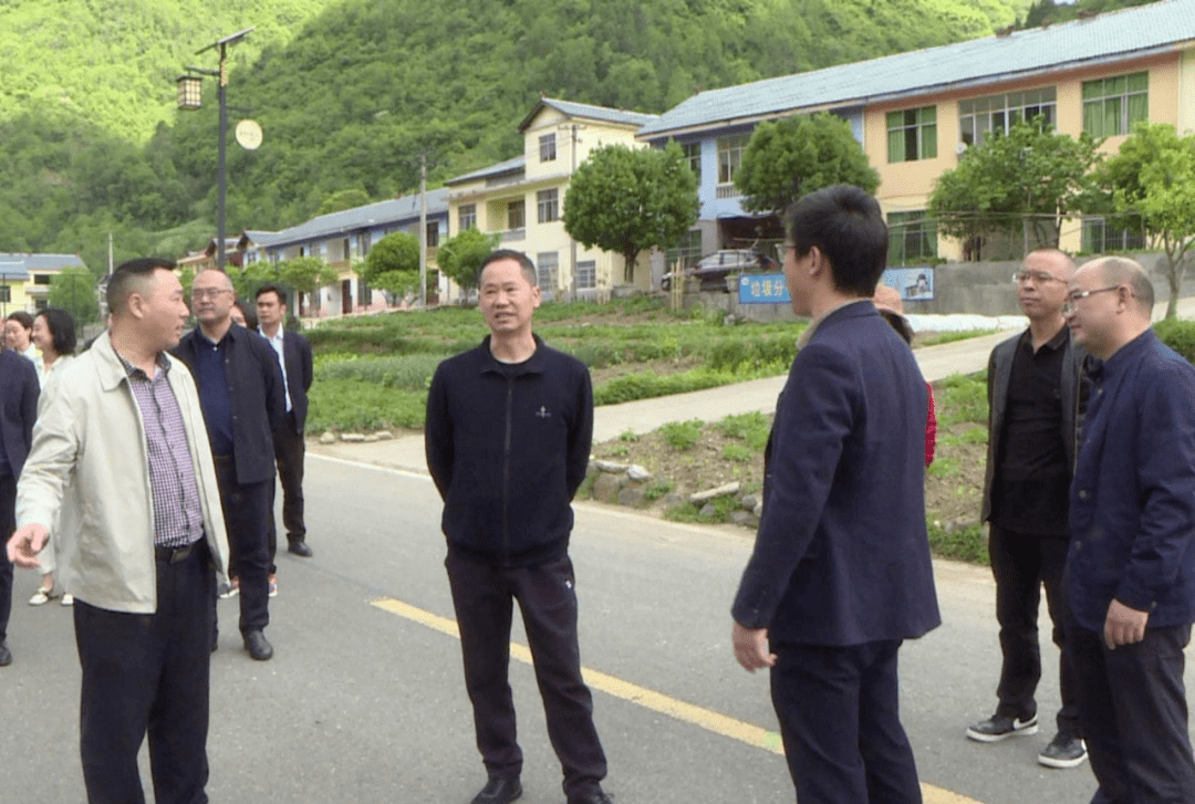 何国兵在修齐镇调研时强调集众智聚合力以高质量履职助推乡村振兴产业