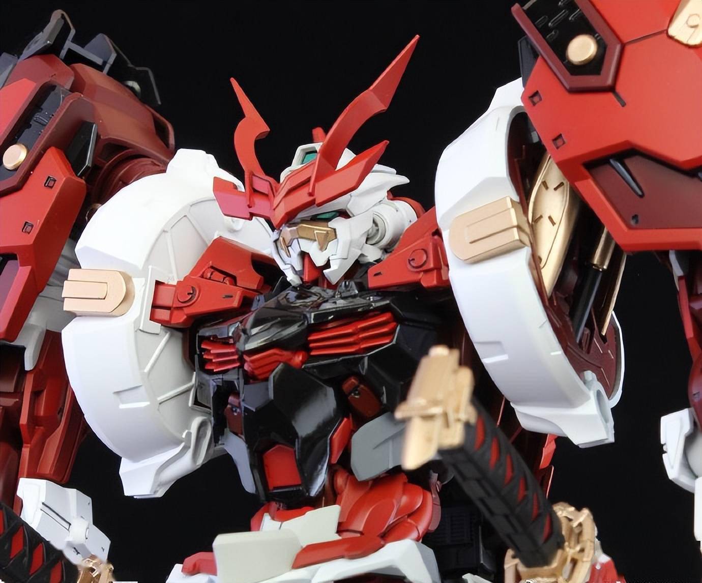 hirm样式战国红异端高达模型