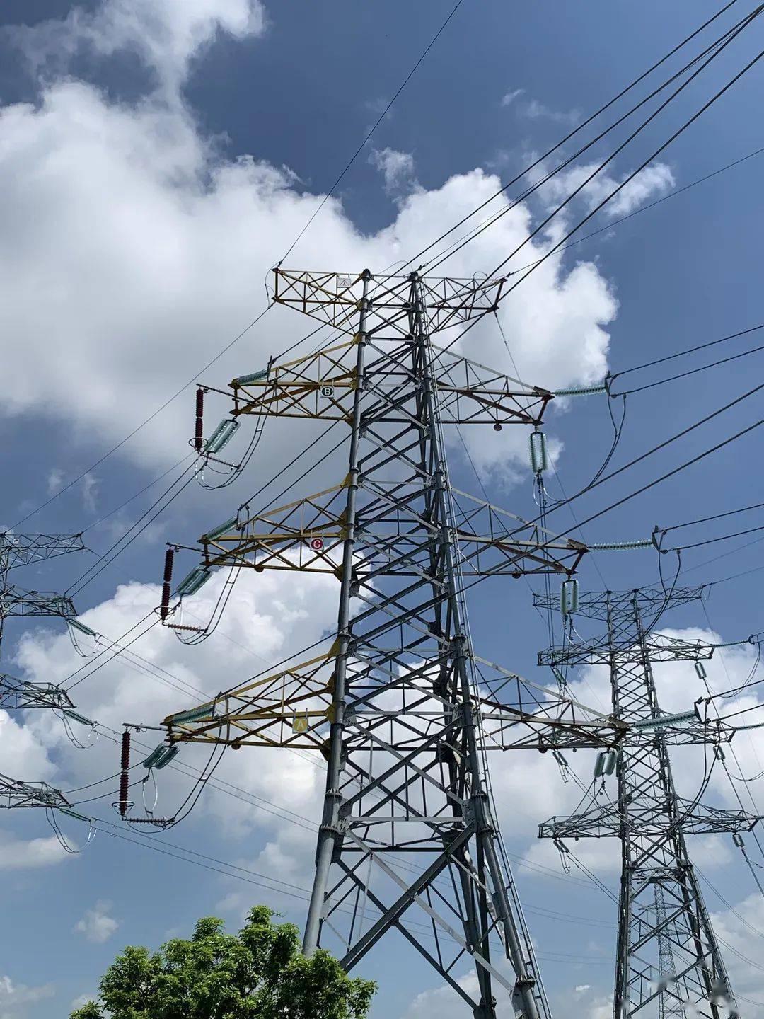 今天聊聊输电线路防雷_杆塔_雷电_地线