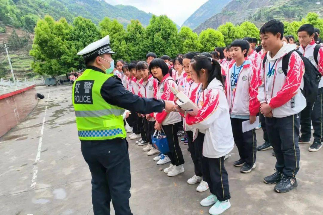 安全出行"交通安全宣传活动走进羊场中学_翟利巧_羊场乡_服务