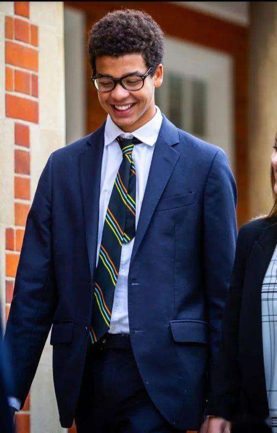 她比梅根厉害多了……_列支敦士登_安吉拉·布朗_马克西米利安