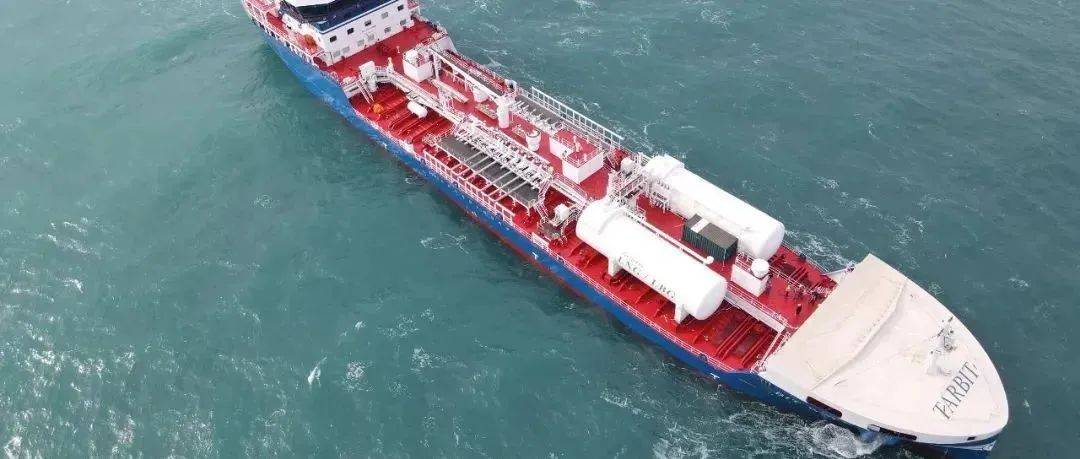 扬子江为瑞典TARBIT建造的首制13000DWT双燃料化学品船“BIT WAVE”轮交付！_先生_本船_集团