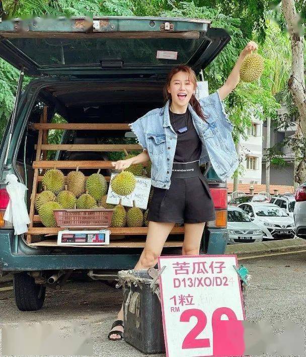 黄翠如兴奋卖榴梿 唐诗咏睇到"喊咁口"_emoji_吴天瑜_好姊妹
