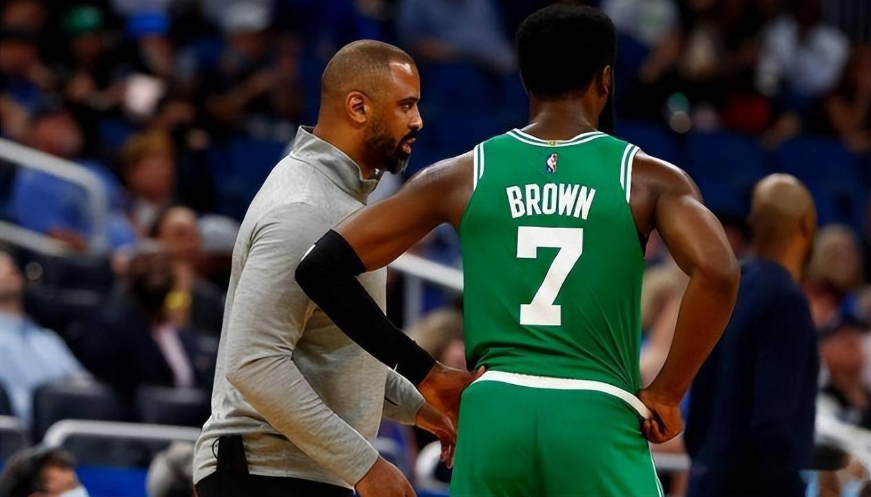 美媒怒批纳什:执教能力不及乌度卡 篮网进攻是校队级_欧文_杜兰特_超