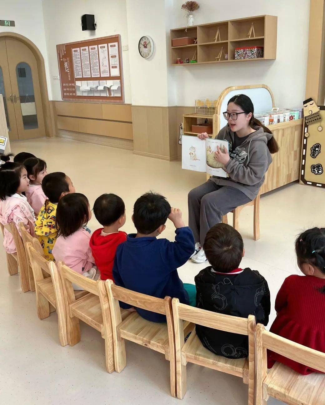 讲个故事给你听柯城区九龙幼儿园读书日系列活动