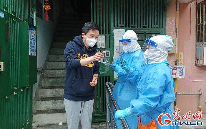 【组图】“守沪者联盟”丨相互配合上海：保质保量完成社区核酸检测