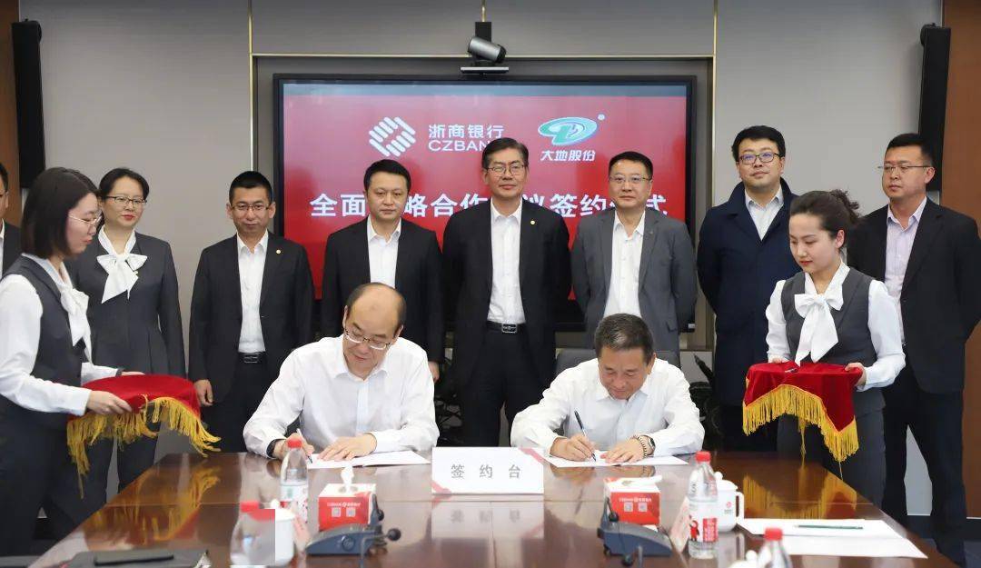 委员,纪委书记,风险监控官,行长助理李杰,党委委员,行长助理孔祥坤