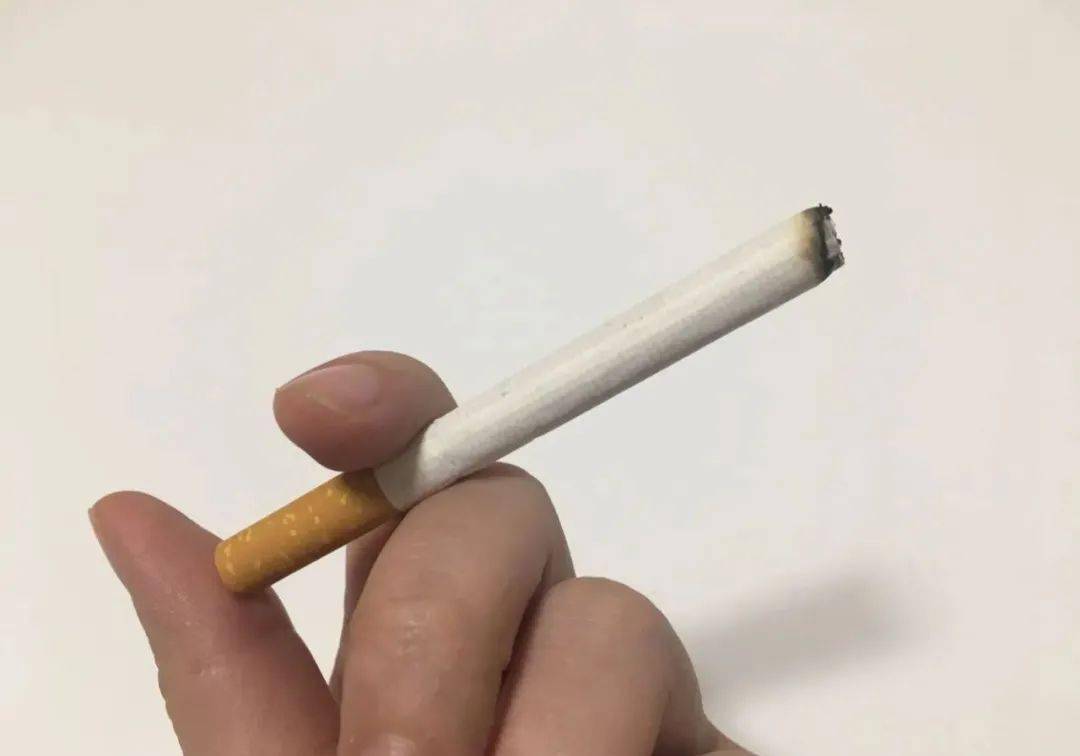 抽完烟后满屋子都是烟味,教你一个方法,轻松去除烟味,很实用_香烟