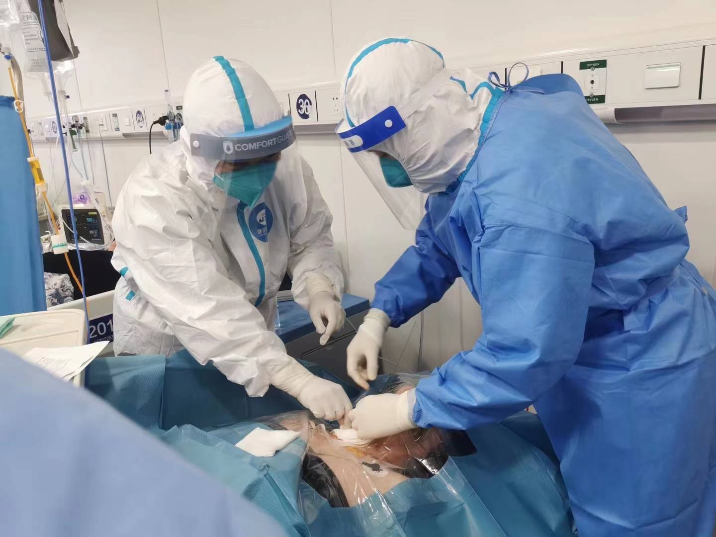 1晚接连抢救3名心梗患者上海十院急诊24小时坚守生命绿色通道