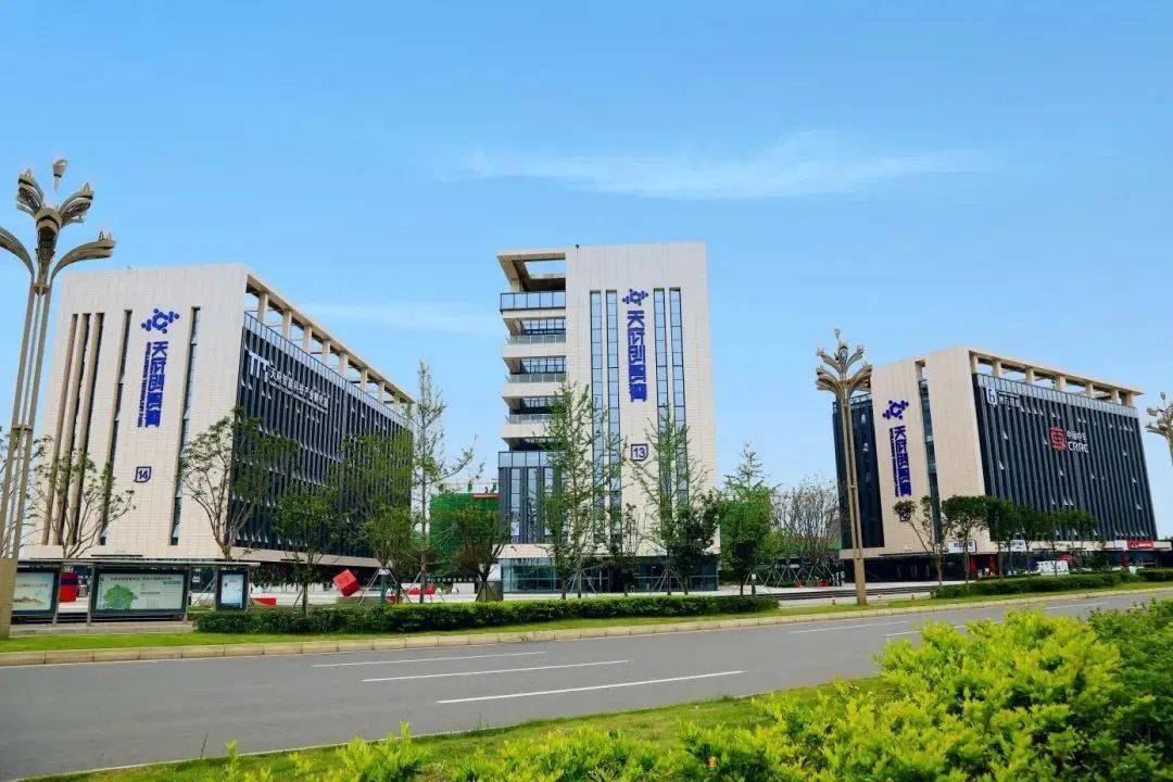 天府智能制造产业园天府牧山数字新城新津的美在人,在山,在水,在美食