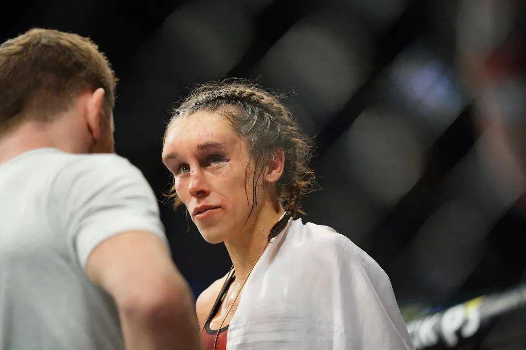 【二番战已定】蛰伏两年,乔安娜再遇张伟丽_比赛_罗斯_量级