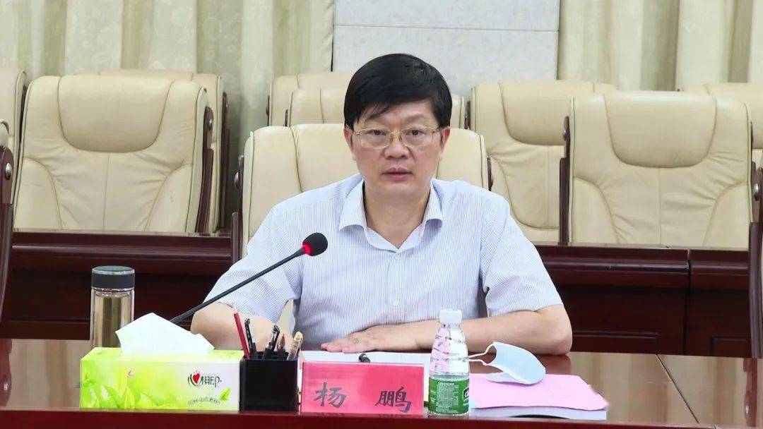 会上,尹嵘峰汇报了我县生态环境保护工作情况,既全面系统总结了全县