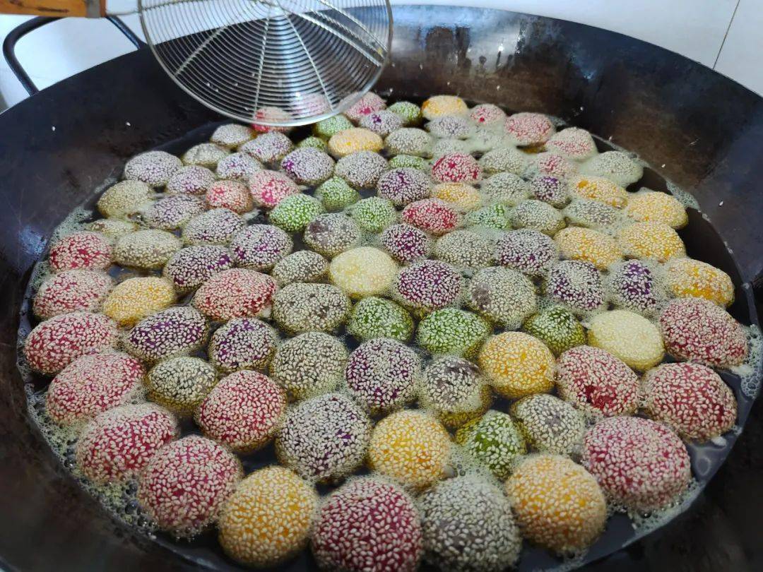 每一口都是爱诸暨璜山2000多个彩色油麻团福气满满