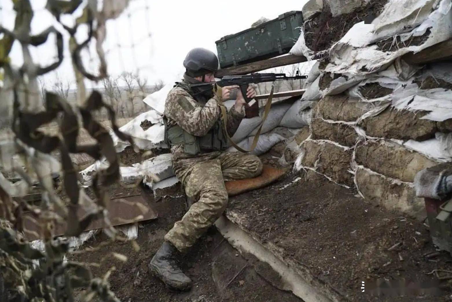 英美加强介入力度,乌克兰开始反击,炸毁俄军顿巴斯一处指挥部