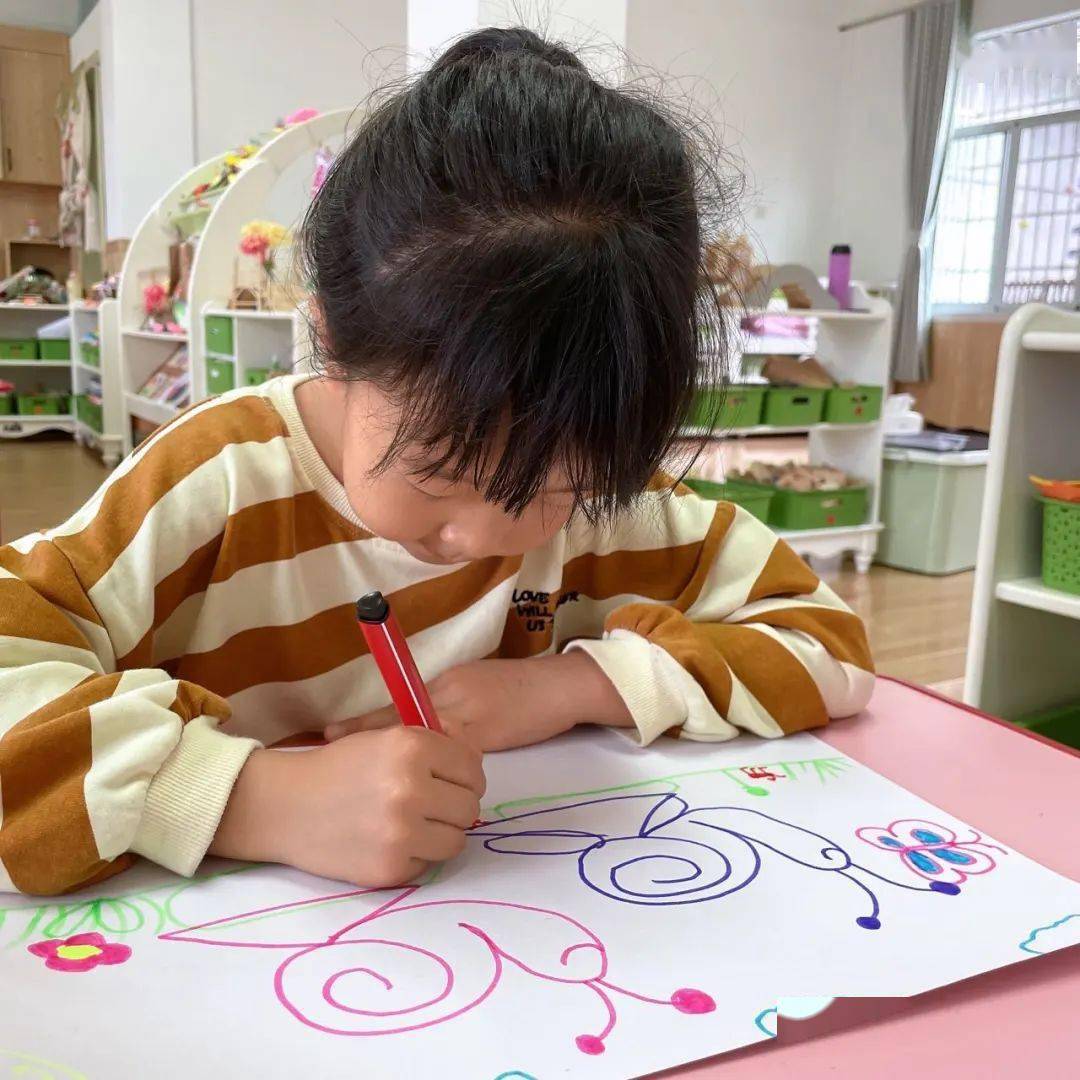 课程故事嗨小蜗牛东升幼儿园中二班课程故事