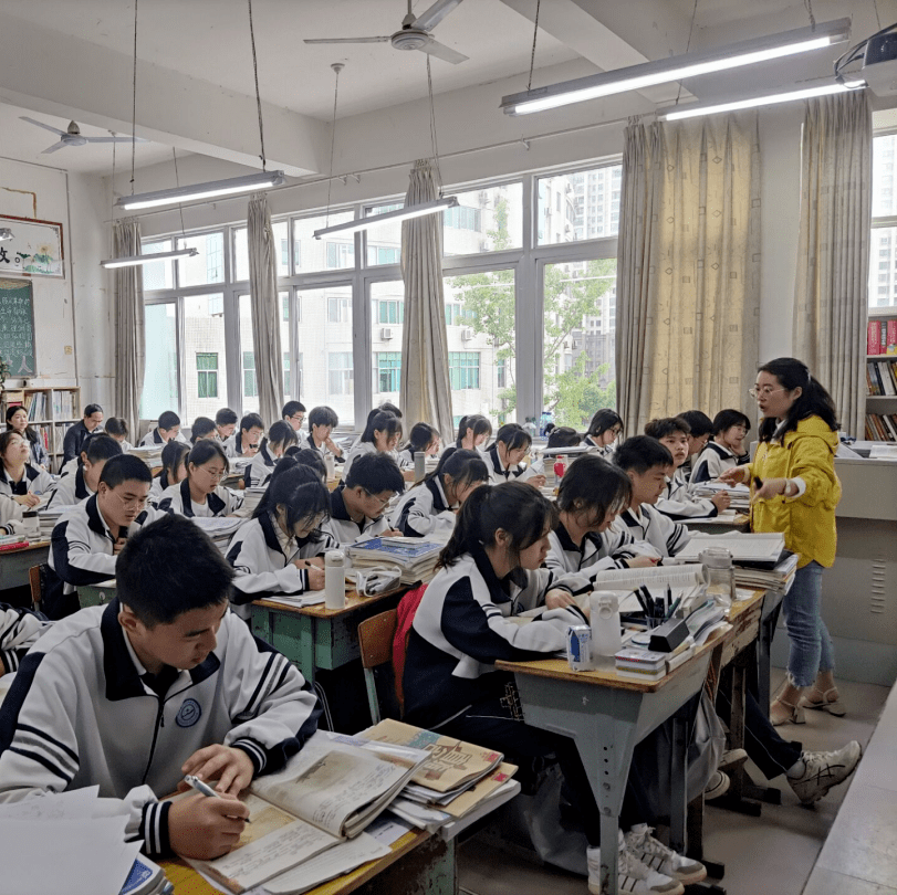 四川广元宝轮中学图片