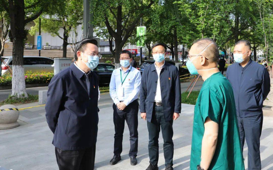 这些医护来自盐城市第一人民医院,盐城市中医院,阜宁县人民医院,建湖