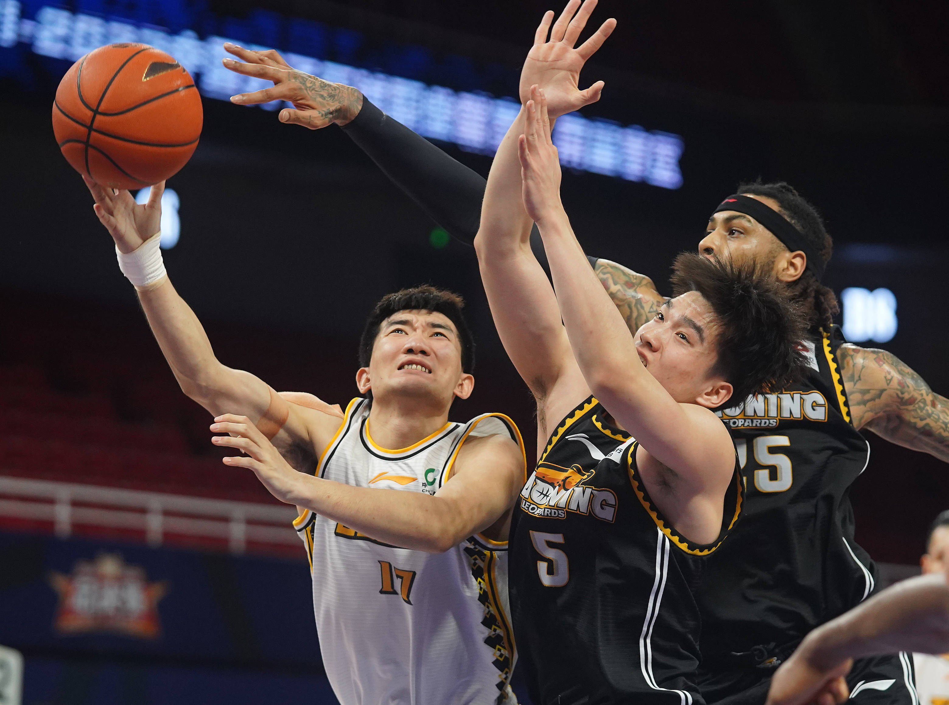 辽宁横扫广厦时隔4年再度问鼎cba总冠军_辽宁男篮夺cba总冠军_总决赛